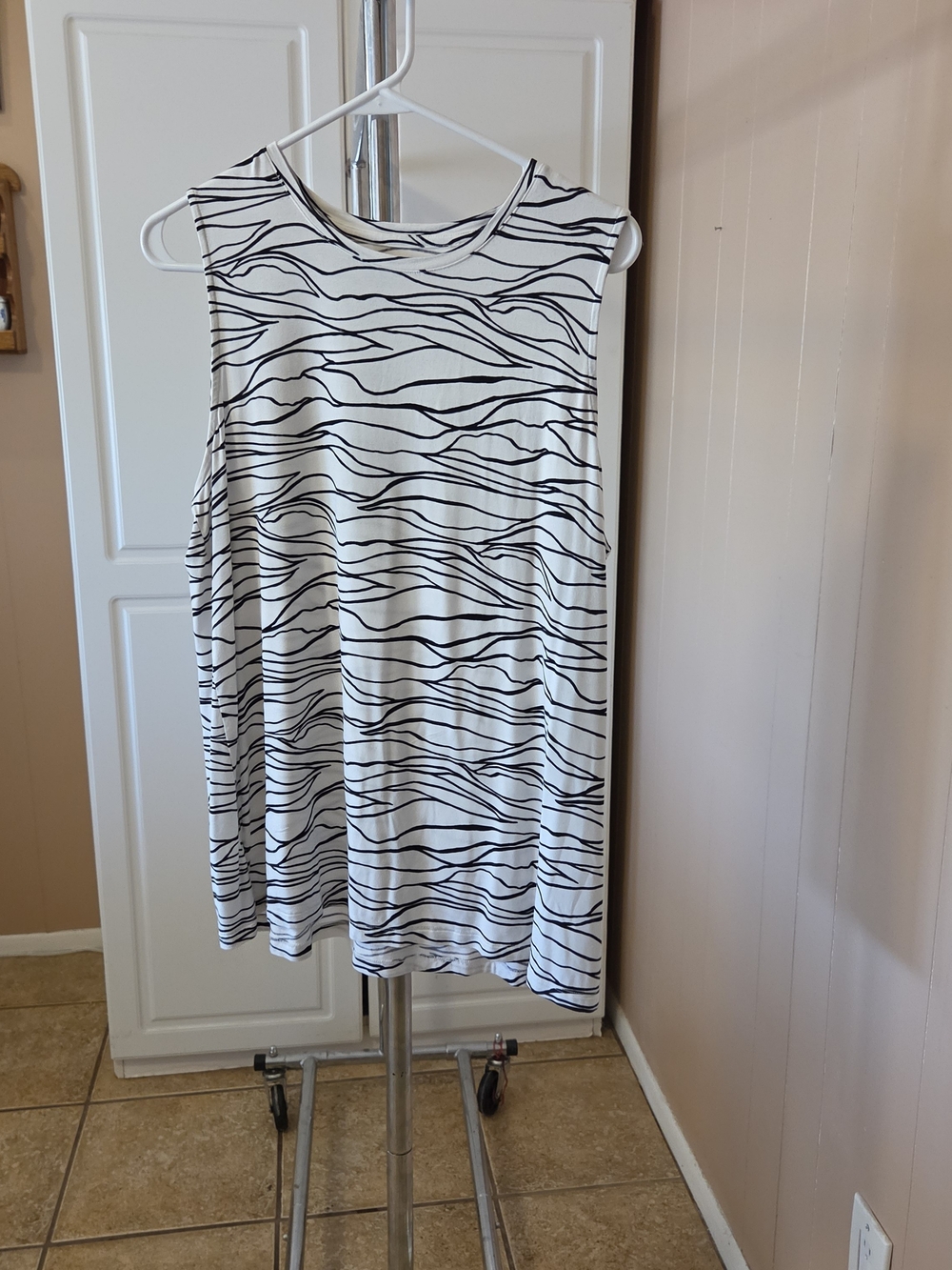 Sleeveless White Zebra-Stripe Tank Top